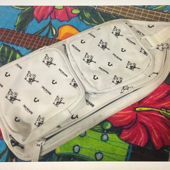 Style : TR102295 Monogram Mod Sling . - Picture 2 of 6